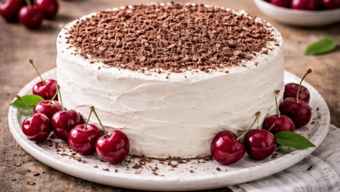 SOČNA, SA VIŠNJAMA: Torta sa pečenim korama