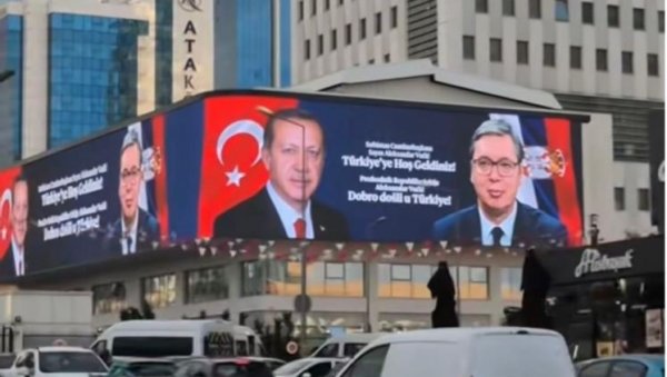 ОВАКО СЕ ПОШТУЈЕ ВУЧИЋЕВА СРБИЈА: Билборди добродошлице српском председнику широм Анкаре (ФОТО)