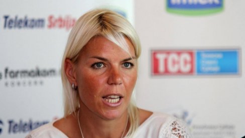 ПРВЕ СЛИКЕ УНИШТЕНОГ АУТА ТАТЈАНЕ ЈЕЧМЕНИЦЕ: Нови детаљи трагедије, ево шта је било кобно (ФОТО)