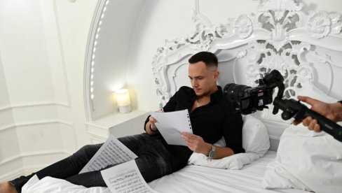 ПРИНЦЕЗА ИЗ БАЈКЕ: Звезда Грандана Дан заљубљених посветио песму бившој девојци (ФОТО)