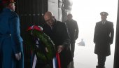 U IME PREDSEDNIKA REPUBLIKE SRBIJE ALEKSANDRA VUČIĆA I ZAHVALNE OTADŽBINE: Vučević položio venac na Spomeniku neznanom junaku na Avali