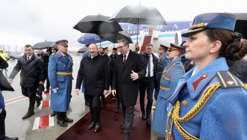 DOBRO NAM DOŠLI, DRAGI PRIJATELJU! Alijev stigao u posetu Srbiji - Na aerodromu ga dočekao Vučić (FOTO)