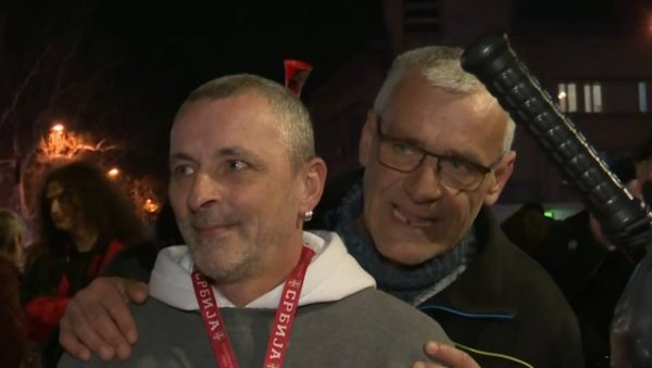 БИЋЕТЕ ПРВИ ЈАХАНИ, ВИДЕЋЕТЕ Блокадер Јаћимовић из Новог Сада брутално прети новинарима и већинској Србији