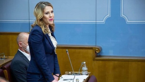 БРАТИЋЕВА У БЕТОЊЕРКИ, А МЕДЕНИЦА НА СКИЈАЊУ: Бурне реакције на хапшење бивше министарке просвете у Црној Гори