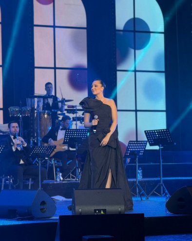 АЛЕКСАНДРА ПРИЈОВИЋ НА ИВИЦИ СУЗА Све пуца од емоција на концерту у част Шабану Шаулићу