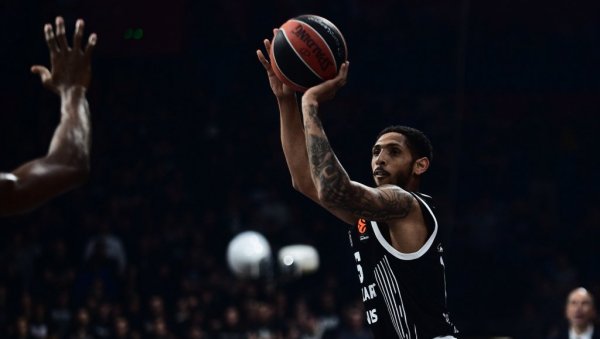 ФИЛАДЕЛФИЈА ПРЕДСТАВИЛА КАМЕРОНА ПЕЈНА! У две речи се обратила доскорашњем љубимцу гробара!