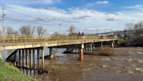 STREPE ZBOG MOSTA: Prelaz preko Nišave prelaze kamioni znatno veće težine od dozvoljenih 11 tona