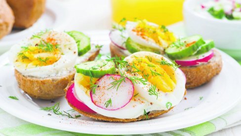 HOĆETE DA SMRŠATE: Jedite i beli hleb, ali pazite sa čim (JELOVNIK)