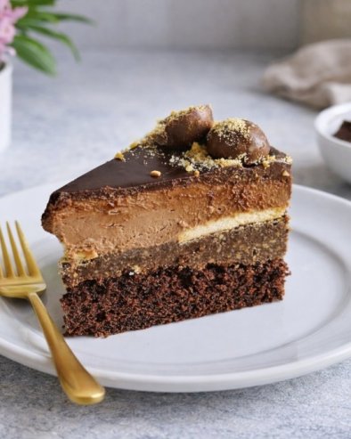 ЧОКОЛАДНА ТОРТА: Богата, кремаста и пуна интензивног укуса чоколаде