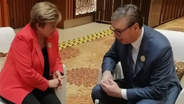 ВУЧИЋ СЕ САСТАО СА ДИРЕКТОРКОМ ММФ: Са пажњом сам слушао корисне савете и идеје за решавање горућих изазова данашњице