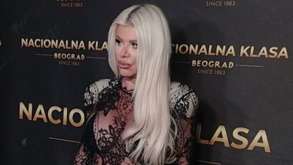 НИЈЕ ОЖЕЊЕН И НЕ КРИЈЕМ ГА ЗБОГ ТОГА: Дара Бубамара проговорила о новом дечку, открила и како је реаговао њен син (ФОТО)