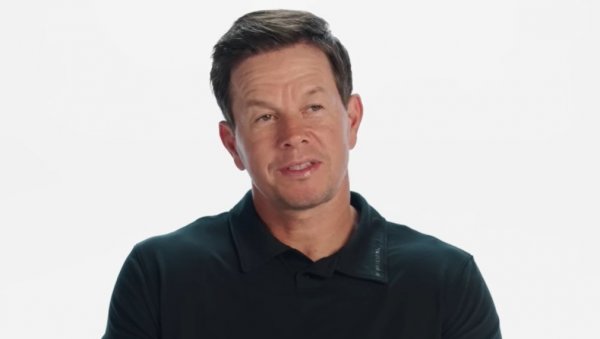 БУКВАЛНО ЈЕДЕМ СВЕ ШТО УГЛЕДАМ: Марк Волберг тврди да је тешко угојити се због улоге (ВИДЕО)