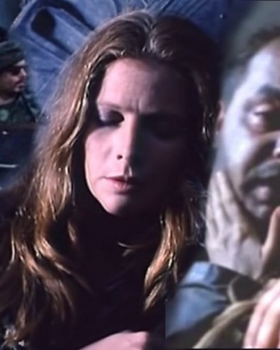 ЦРВЕНА ЧИПКА И ДУБОК ДЕКОЛТЕ: Американка из Лепих села изненадила својим изгледом - плени лепотом и у 7. деценији (ФОТО)