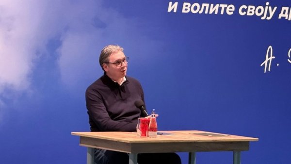 ВУЧИЋ У ПОСЕТИ БОРСКОМ ОКРУГУ: Председник разговара са грађанима Бора (ВИДЕО)