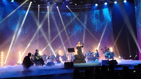 МОЈА ДУША ЈЕ ИСПУЊЕНА: Нина Бадрић запевала београдској публици на првом, од два велика солистичка концерта (ФОТО)