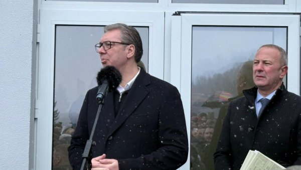 СИСТЕМ МОБИЛНИХ АМБУЛАНТИ МОРА ДА НАМ БУДЕ ЗА 2030. ГОДИНУ Вучић поручио Лончару: То мора да буде дестоструко већи пројекат