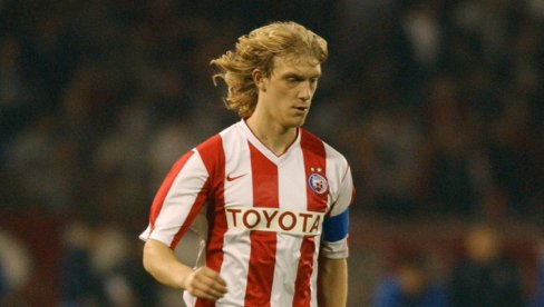 СА ЗГОДНОМ СУПРУГОМ: Како данас изгледа Звездин плавушан, Душан Баста (ФОТО)