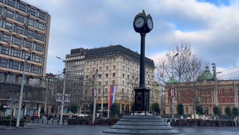 BEOGRAD DOBIO NOVI SIMBOL: Postavljen novi sat na kružnom toku na Trgu Republike