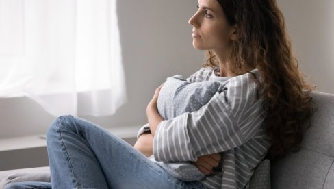 ВИШЕ НЕ ЖЕЛЕ ДА БУДУ ЕМОЦИОНАЛНИ СЕРВИС: Зашто младе жене све више одустају од веза?