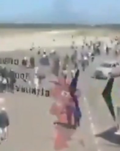 ПОЧЕО РАТ НА УЛИЦАМА МЕКСИКА: Стравичне сцене у окршају сикариоса и војске - Има мртвих (ВИДЕО)