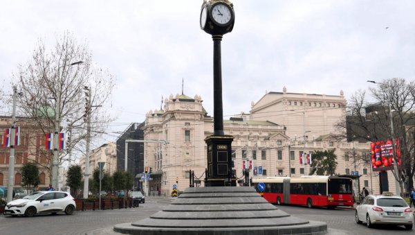 ПРЕСТОНИЦА ДОБИЛА НОВИ СИМБОЛ: Београдски сат на Тргу републике (ФОТО)