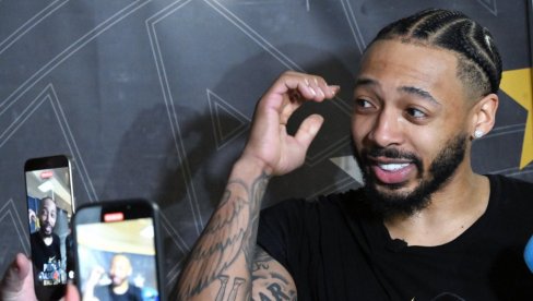 POKAZALI SU MI LJUBAV I POŠTOVANJE... Karlik DŽons o ostanku u Partizanu