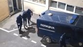 СПРЕМАЛИ УБИСТВО ВУЧИЋА И ЊЕГОВЕ ПОРОДИЦЕ: Погледајте како припадници УКП хапсе мушкарце који су хтели да убију председника (ВИДЕО)