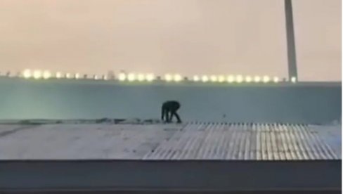 ШОК СНИМАК СА МАРАКАНЕ! Ево како је Фрањо Туђман завршио међу навијачима Партизана (ВИДЕО)