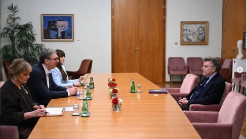 VELIKA PRIVILEGIJA ZA MENE, NAUČIO SAM MNOGO Vučić se sastao sa de Monbrijalom