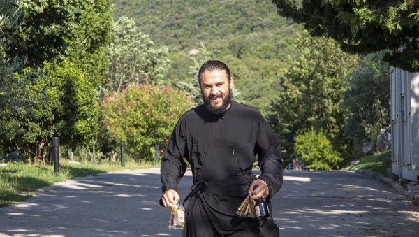 ХЕРЦЕГОВАЧКО МАСЛИНОВО УЉЕ МЕЂУ НАЈБОЉИМ У СВЕТУ: Три злата за манастир Тврдош у Њујорку