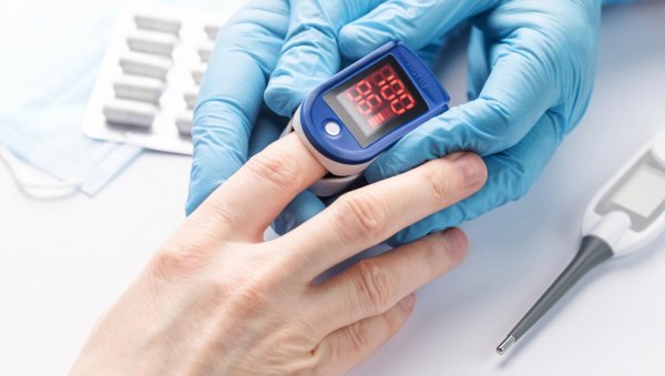 САТУРАЦИЈУ ПРОВЕРАВАЈТЕ И КОД КУЋЕ Савет пулмолога: И грип смањује кисеоник у крви