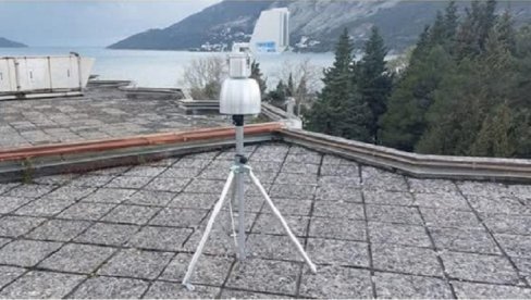 „KLOPKA“ NA KROVU INSTITUTA: U Igalu postavljen uređaj za merenje koncentracija alergena