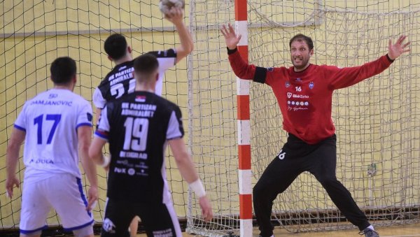 СЛАВНОМ КАПИТЕНУ МОМЕНТАЛНО УГРАЂЕН СТЕНТ! Ево у каквом је стању!