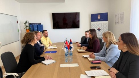 НАЈУ И ПОВЕРЕНИК: Неопходно да јавни службеници унапреде своја знања