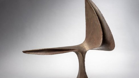 ТРАЖЕЊЕ МЕРЕ И СИГУРНОГ ОСЛОНЦА: Сезону Галерија Б2 започела групном поставком На трагу будућности. Година иза нас