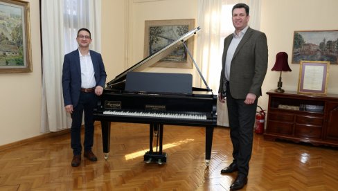 NA NJEMU ĆE SVIRATI NAJBOLJI MLADI MUZIČARI:  Grad Šabac kupio polukoncertni klavir koji je bio u vlasništvu Mihaila Vukdragovića
