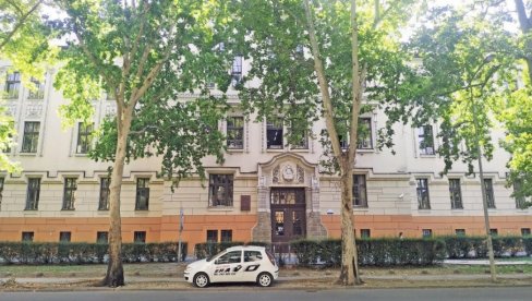 SREDNJOŠKOLAC PRETUČEN U ŠKOLSKOM DVORIŠTU: Incident u Elektrotehničkoj školi Mihajlo Pupin u Novom Sadu