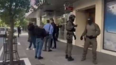 ОПСАДНО СТАЊЕ У ПОДГОРИЦИ: Полиција опколила зграду у којој живи Ацо Ђукановић