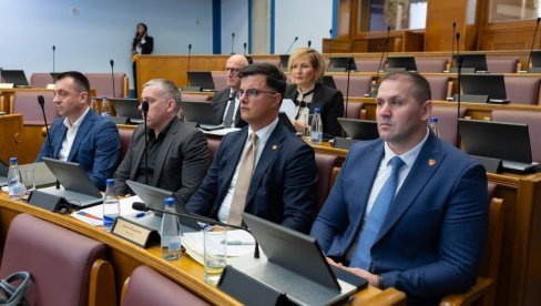 UMESTO RASPRAVE - HAOS: U Skupštini Crne Gore dan protekao u znaku incidenta u režiji opozicije