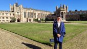 ЊУТН НАС „ГЛЕДА“ ДОК РУЧАМО: Млади математичар из Кикинде Новак Деспотовић студира на колеџу Тринити у Кембриџу (ФОТО)