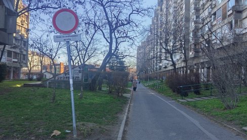 КОМШИЈЕ ТРАЖЕ СТРОЖУ КОНТРОЛУ И ПРЕПРЕКЕ: Репортери Новости у новобеоградском Блоку 23, где је камион Градске чистоће  усмртио жену