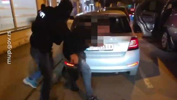 ПОГЛЕДАЈТЕ - ОВАКО СУ ШКЉОЦНУЛЕ ЛИСИЦЕ ОСУМЊИЧЕНОМ ЗА УБИСТВО НА ТРЕШЊИ (ВИДЕО)