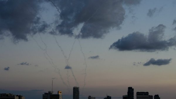 ЈЕДИНО СВЕТЛО НАД ИЗРАЕЛОМ БИЋЕ ИРАНСКЕ РАКЕТЕ: Иран жестоко запретио због напада на енергетику