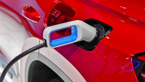 KAKO DO SUBVENCIJA: Počelo prijavljivanje za kupovinu električnih vozila preko portala eUprava