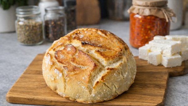 ДОМАЋИ ХЛЕБ КОЈИ СЕ НЕ МЕСИ: Тајна је у једноставној припреми и печењу у добро загрејаној посуди