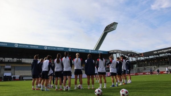 ПОЧИЊЕ! Српске фудбалере крећу на најважније путовање у својој историји