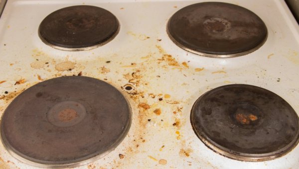 САМИ НАПРАВИТЕ ПАСТУ ЗА ЧИШЋЕЊЕ РИНГЛИ: До сјајног шпорета за тили час