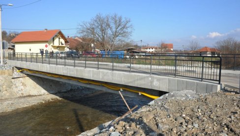 ЋУПРИЈА СПАЈА НАСЕЉА: Изграђен нови мост преко реке Рибнице у истоименом краљевачком насељу