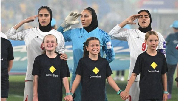 ДИБИДУС ЗБУНИЛЕ ЦЕО СВЕТ! Након што су заћутале, ево шта су сада фудбалерке Ирана урадиле док бомбе падају на њихову земљу (ВИД