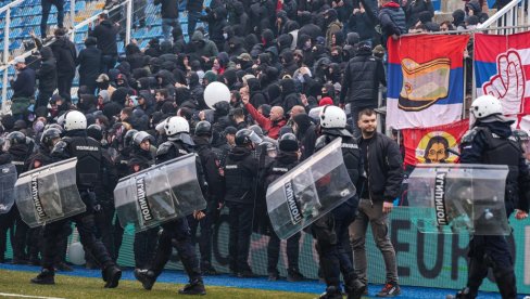 ХАОС! Овако су се сукобили навијачи Новог Пазара и Црвене звезде! Торциду Санџак и делије раздвојила брза акција полиције (ВИДЕО)